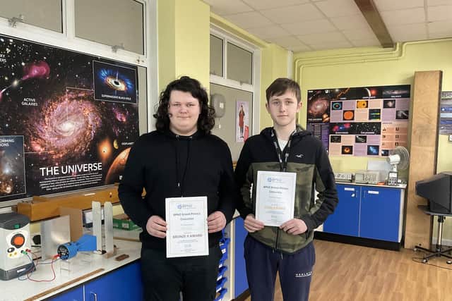 Max Pearce (right) and Toby Knight were awarded Gold and Bronze awards, respectively after taking part in BPhO British Physics Olympiad ‘Senior Physics Challenge’.