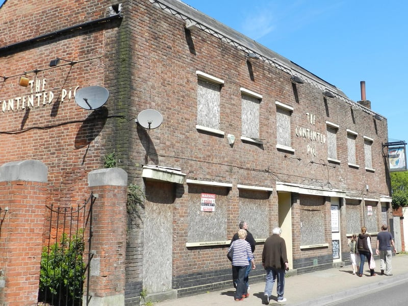 Located in Fratton Road, Fratton this pub went under a number of different names including the Frog & Frigate and Museum Gardens. It was refurbished in 2005 but closed in late 2007. It was demolished in 2015. Flats have now been built in its place.