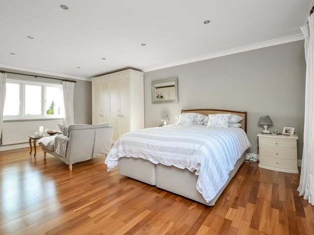 Firlands Rise - £870,000
