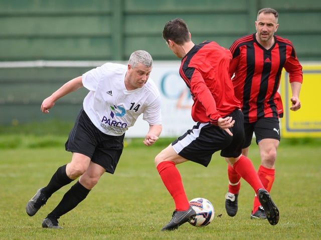 Action from the Jon Gittens memorial charity match between a team of former Fareham Town players and a side of ex-Pompey and Southampton professionals. Picture: Keith Woodland (160421-307)