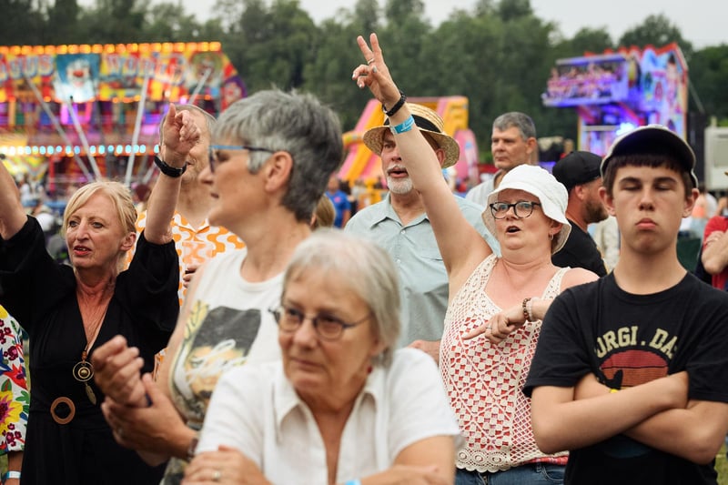 Festival goers watching Toyah at Swanfest (170621-979)