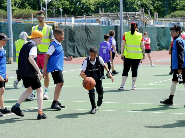 Year 7s playing basketball (160622-6853)