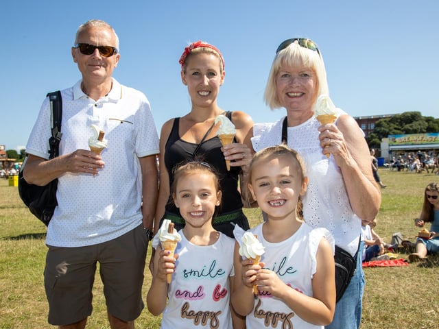 Pictured - Knoll Family from GosportPhotos by Alex Shute