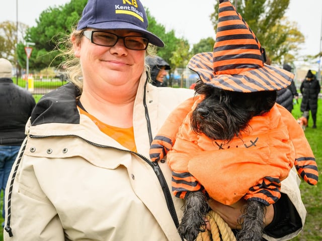 Pictured is: Lorraine Porter with Bella Minnie Schnauzer who was recently in video for Pooch and Mutt.
Picture: Keith Woodland (291021-49)
