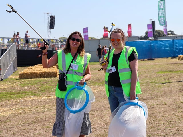 Cara Tweedy-Smith and Clare Hector from The Best Connection helping to keep the site clean. Photos by Alex Shute