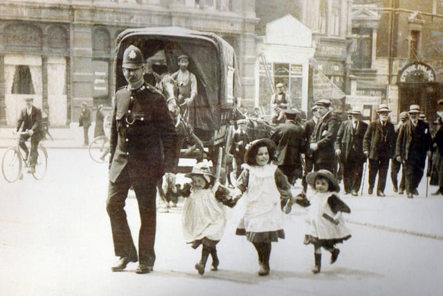 Crossing Commercial Road at the junction with Edinburgh Road, but where are the girls parents?