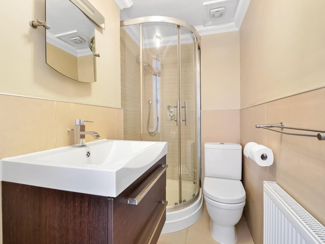 The en-suite bathrooms feature stand-up showers.
