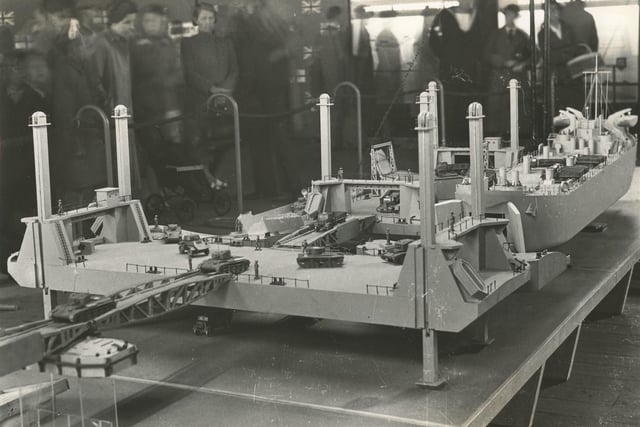 Mulberry Harbour model, Operation Overlord
(c) The News, War Series 3334