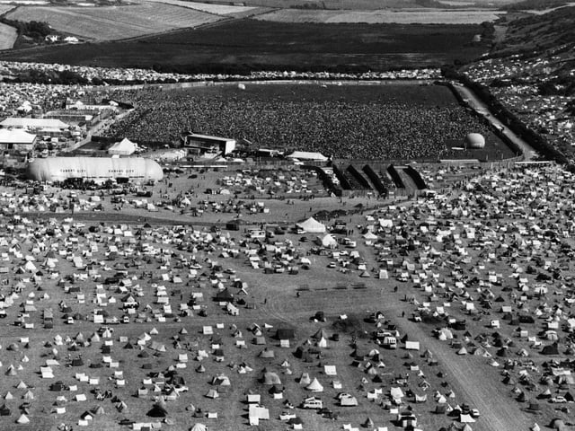28th August 1970: An aerial view of an open air rock concert on the Isle of Wight. (Photo by Evening Standard/Getty Images)