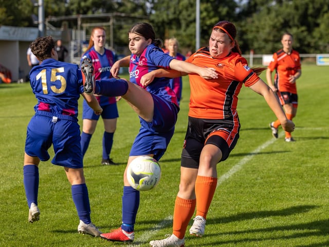 Hannah Walker and Ruby Webber. Picture: Mike Cooter