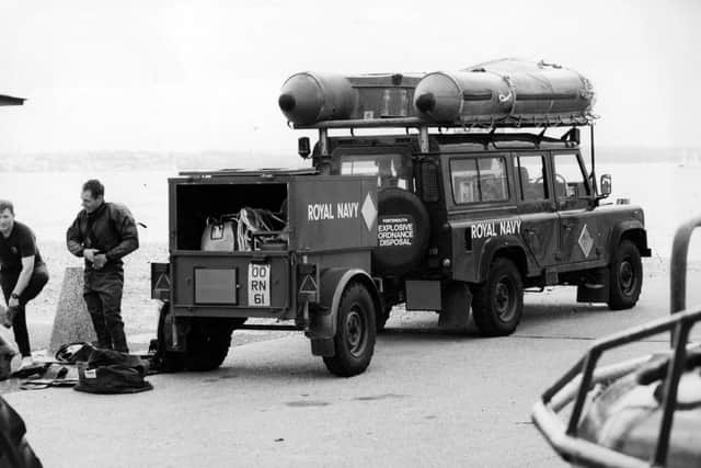 Royal Navy bomb disposal experts from the Portsmouth Ordnance Disposal diving team, at Stokes Bay, Gosport, reparing to deal with a torpedo found in the Solent, 1993. The News PP5543