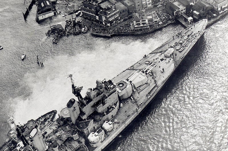 Dreadnought HMS Vanguard aground missing the Still & West 4/8/60