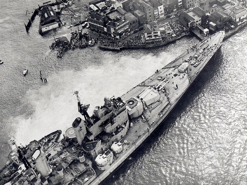 Dreadnought HMS Vanguard aground missing the Still & West 4/8/60