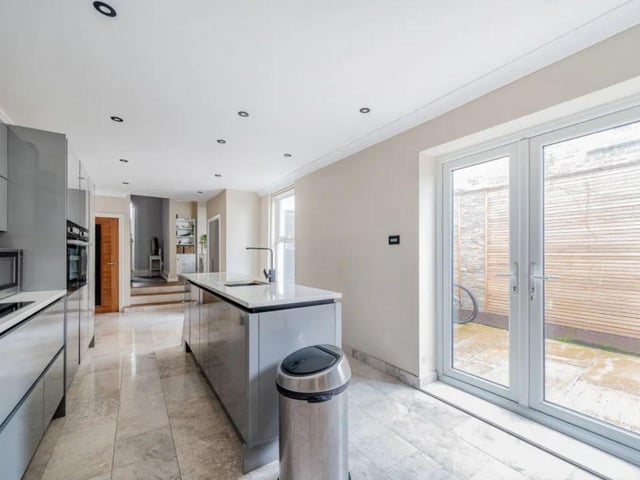 This house is a beautiful Victorian style home that has been decorated to a high standard and it is in a perfect location.