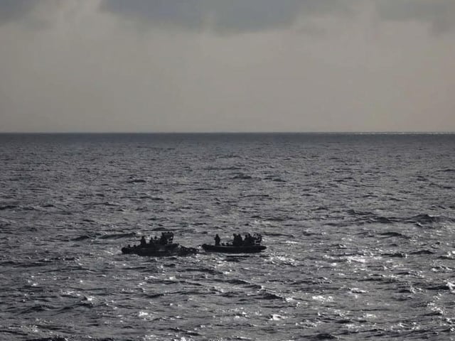 Portsmouth-based warship HMS Trent has seized £160m of cocaine from a submarine in the Caribbean Sea.