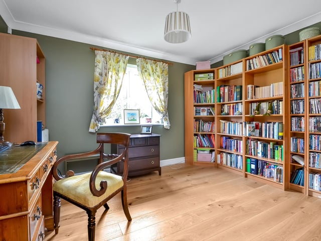 Firlands Rise - £870,000