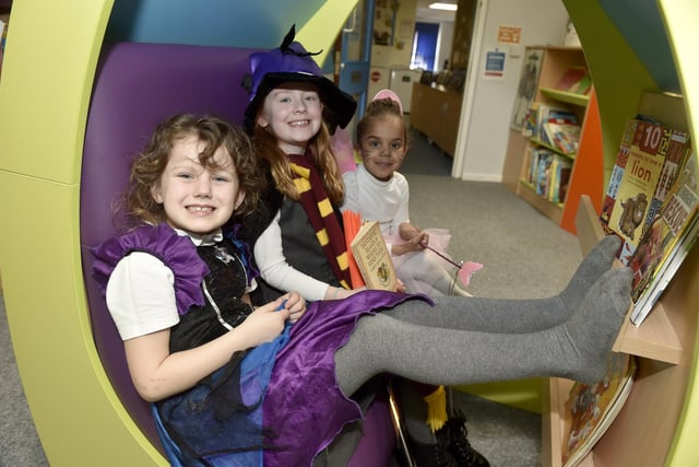 Pictured is: (l-r) Danielle Bailey (6), Isla Hale (7) and Ava Kendall (5).
Picture: Sarah Standing (020323-629)