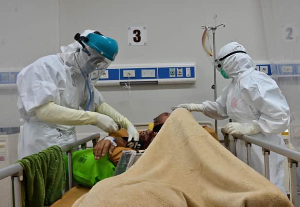Nurses tend to a coronavirus patient.
Photo by ADEK BERRY/AFP via Getty Images)