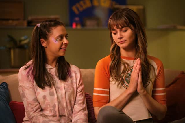Bel Powley as Birdy and Emma Appleton as Maggie in Everything I Know About Love.