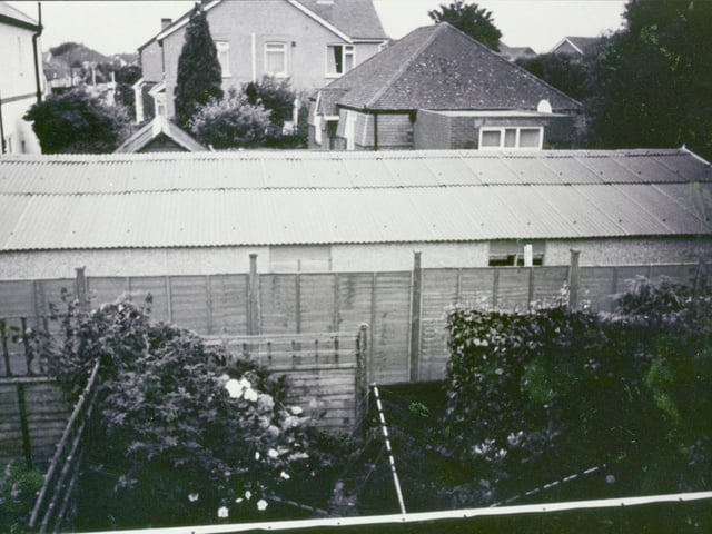 A classic car garage in Oval Gardens, Gosport in 1993.
Picture: (3481-1)