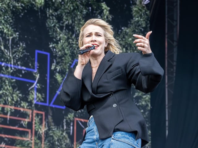 Natasha Bedingfield drew a huge crowd on Sunday afternoon and dazzled them with her performance.Pictured - Natasha BedingfieldPhotos by Alex Shute