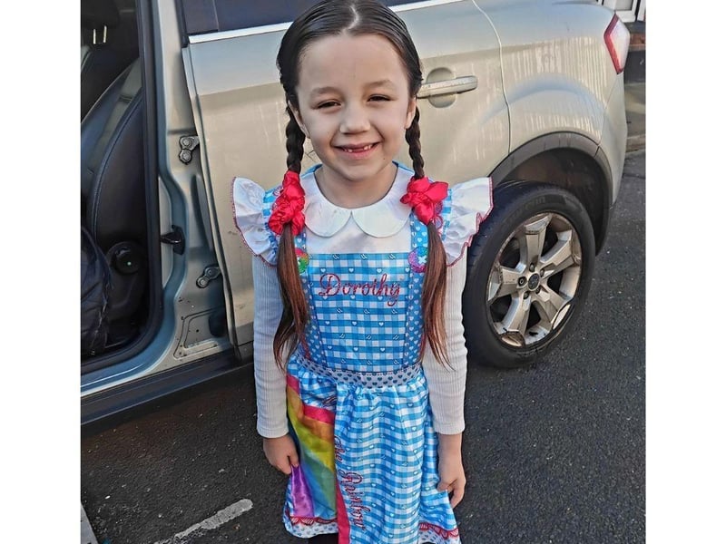 Penelope looks incredible as Dorothy from the Wizard of Oz!