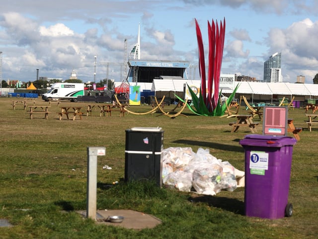 Scene in Portsmouth at the Victorious site clean up starts after the festival.
Monday 28th August 2023.
Picture: Sam Stephenson.