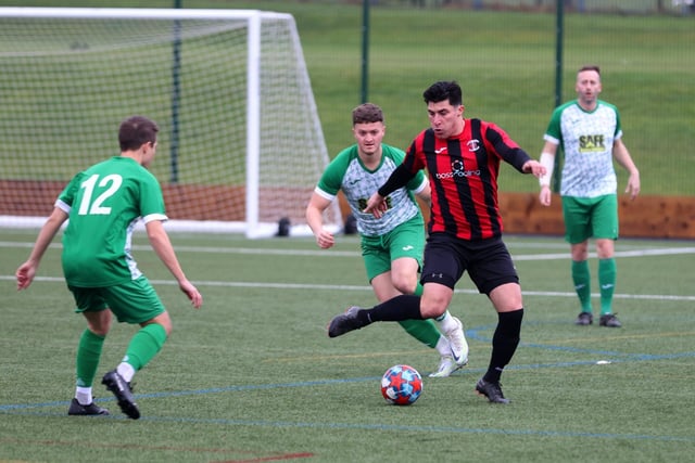 Mob Albion (green/white) v Hamble United. Picture by Sam Stephenson