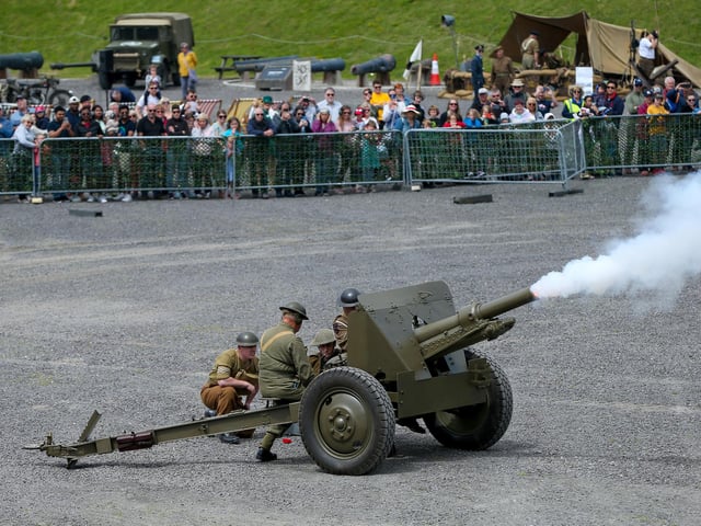 The 18 pounder fires. D-Day 80: Firepower Weekend at Fort Nelson.