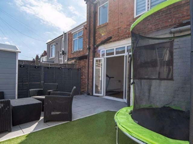 The garden is spacious and well presented and it is a perfect spot to host garden parties and gatherings.