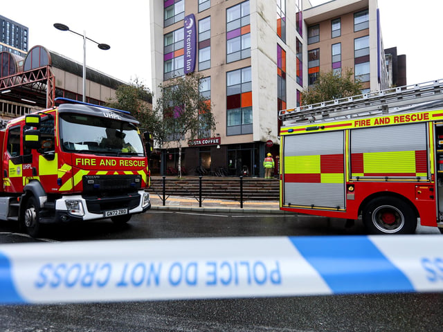 Hampshire Fire & Rescue at the aftermath of a fire at Costa Coffee, Isambard Brunel Road, Portsmouth
Picture: Chris Moorhouse (291025-29)
