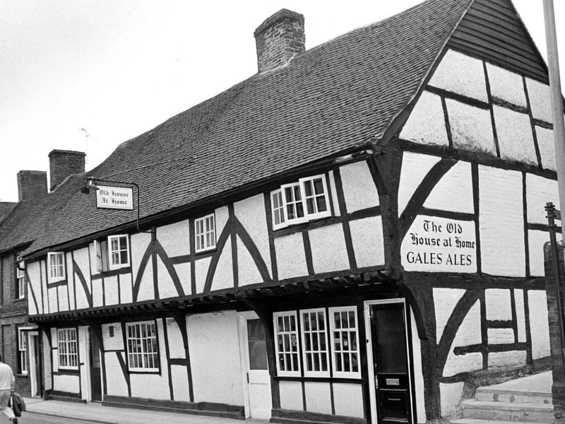 Old House at Home in Havant, 1988. The News PP4812