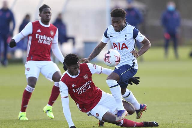 Ryan Alebiosu battles with Spurs' Nile John in a PL2 match (Photo by Paul Harding/Getty Images)