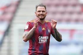 James Norwood is closing in on a move to Barnsley.