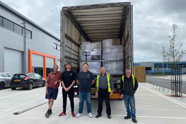 From left to right: Volunteers Graham Stouse and
Rob Burdell, Wayne Keeping, Mark Scanlon (Marsh Plant Fork lift Driver) and driver Chris.
