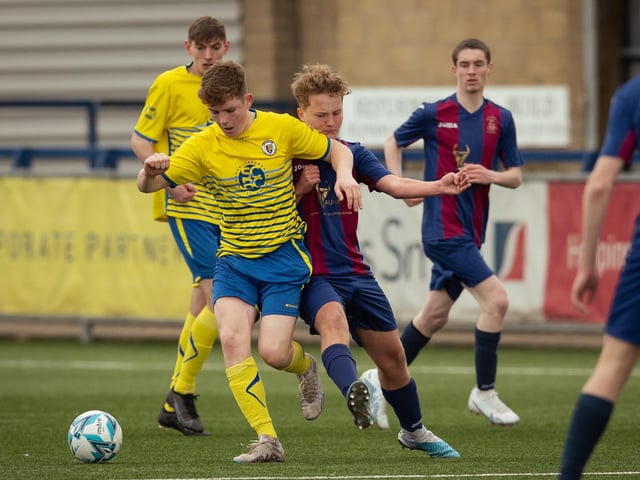 US Portsmouth (maroon/blue) v Locks Heath. Picture: Keith Woodland