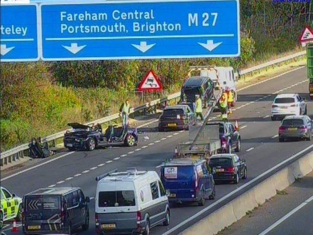 A multi-vehicle crash on the M27 eastbound between junction 8 and 9 has resulted in serious injuries for a number of casualties