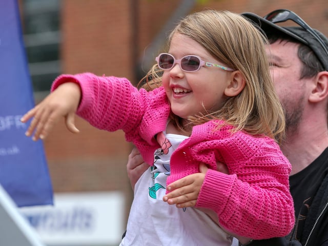 Eliazbeth Jones, 5, enjoying a sunny day at  Fareham 999 Day.Picture: Chris  Moorhouse (220624-10)