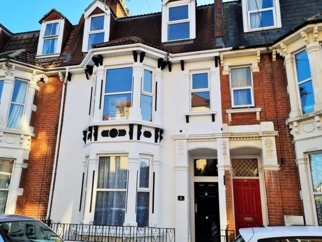 This house is a beautiful Victorian style home that has been decorated to a high standard and it is in a perfect location.