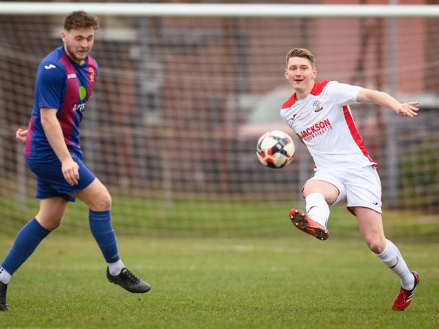 US Portsmouth (maroon/blue) v Horndean. Picture: Keith Woodland