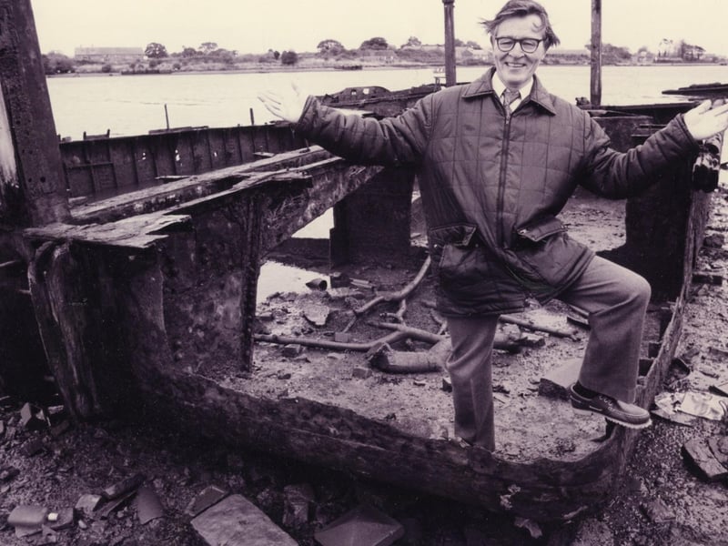 Eric Walker atop the rusting hulk of a historical floating bridge at Gosport which he says should be preserved, 1993. The News PP4760
