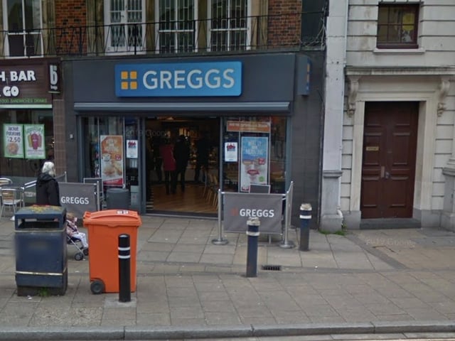 This Greggs is located in Commercial Road in Portsmouth and it has a Google rating of 4.0 with 224 reviews.
