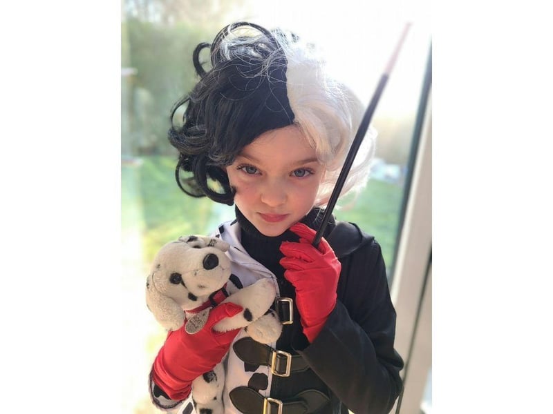 How amazing is this Cruella De Vil costume?!?