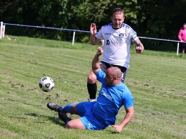Paulsgrove (blue) v Clanfield. Picture: Sam Stephenson.
