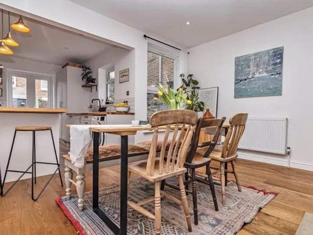 This property is in a prime location as it is a stone's throw from the city centre and it also has easy access to the M27.