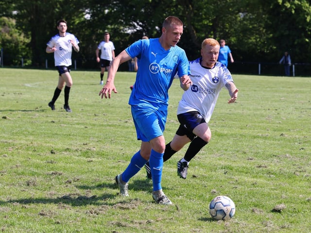 Paulsgrove (blue) v Clanfield. Picture: Sam Stephenson.
