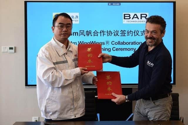 (Left) Huafeng Zhan, Executive President of CMET and (Right) John Cooper, CEO of BAR Technologies, CMET & BAR Technologies WindWings® 20-24m Collaboration Agreement Signing