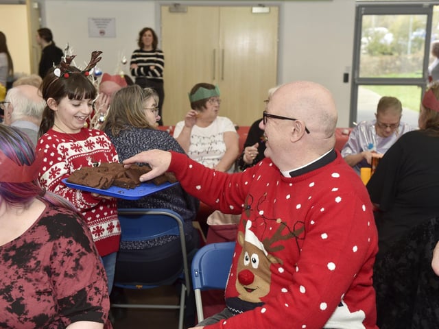 Beacon View Primary Academy in Paulsgrove held their annual community Christmas lunch on Friday, December 22.Pictured is: Scarlett Muscat (11) handing out brownies.Picture: Sarah Standing (221223-4042)