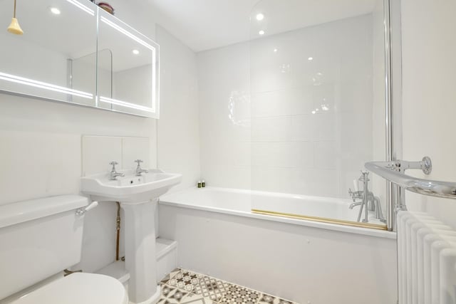 55 Broad Street, Old Portsmouth, Hampshire
Guide Price ~ £825,000 ~ Freehold