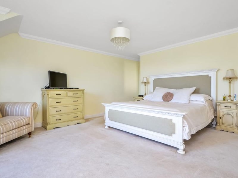 The bedrooms are spacious and have all been designed in a modern way, making it easy to move in straight away.
